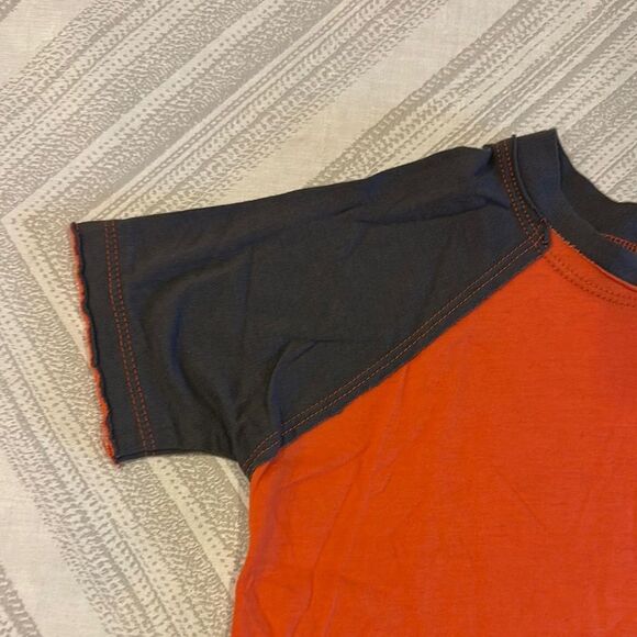 Daily Threads Boys Orange & Gray Distressed Hem Short Sleeve T-Shirt: Size 4 - Picture 3 of 6